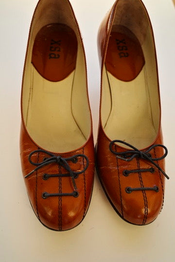 VINTAGE BOW KITTEN HEELS