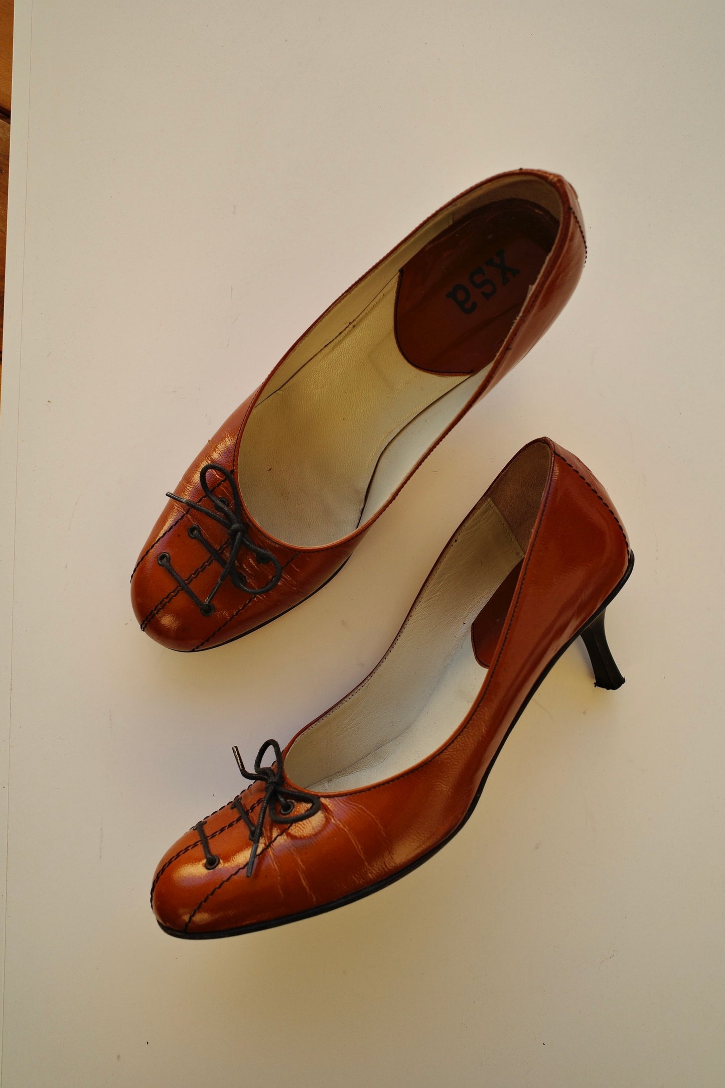 VINTAGE BOW KITTEN HEELS