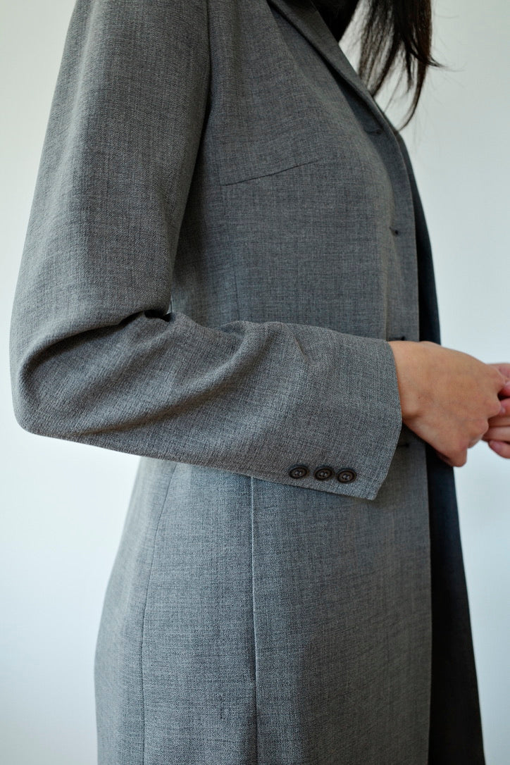 LIGHTWEIGHT MINIMALIST COAT