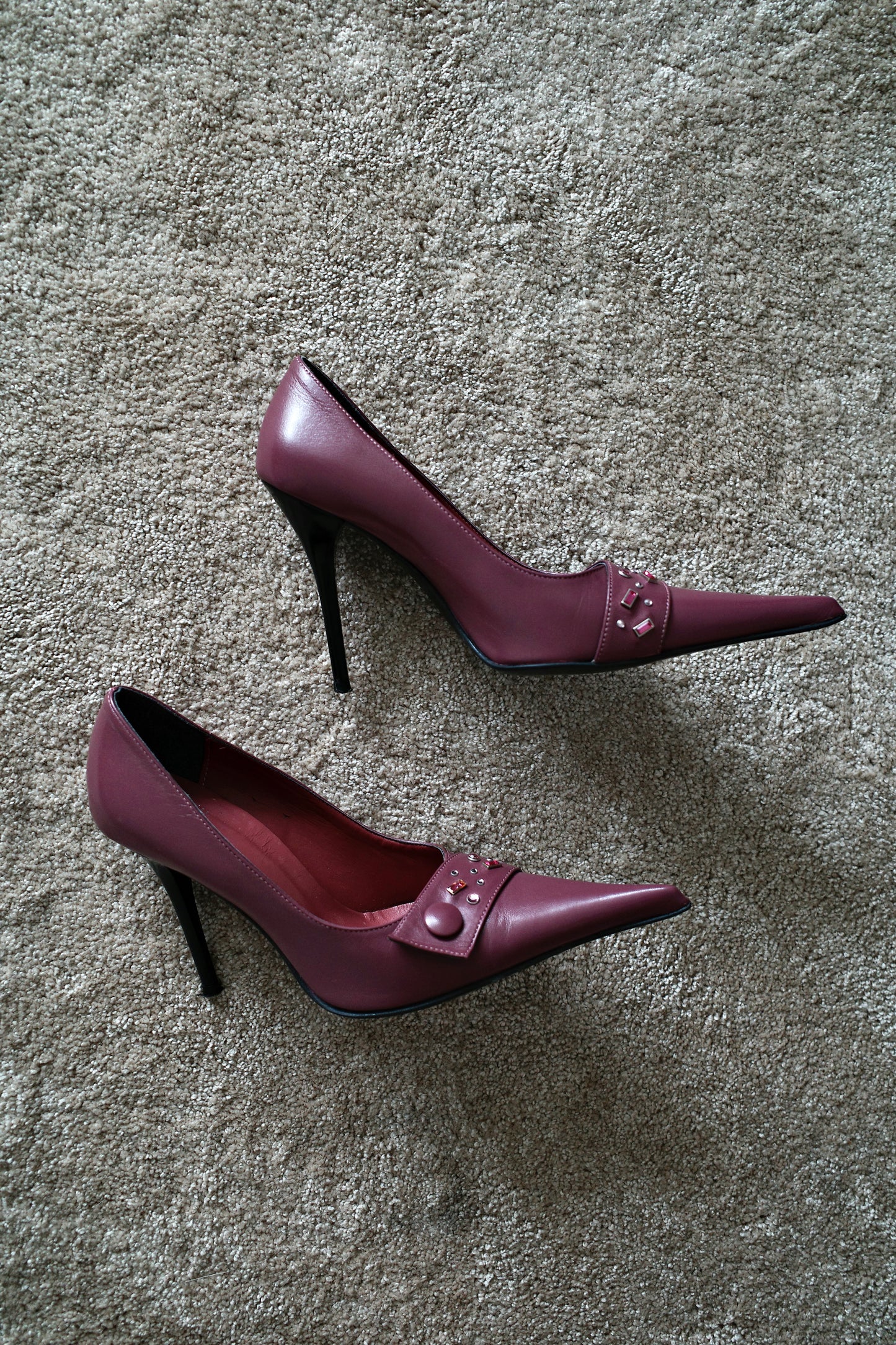 VINTAGE ULTRA POINTY STILETTOS