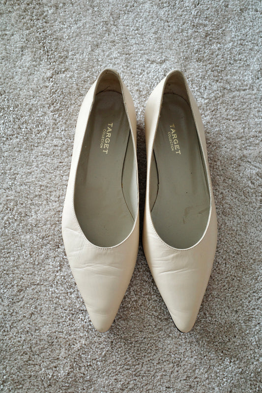 VINTAGE POINTY BALLERINAS
