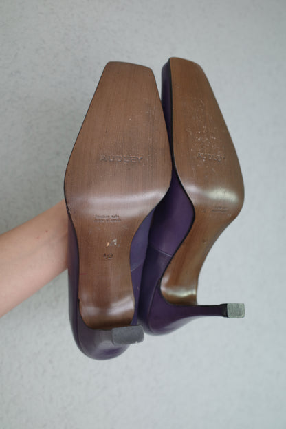 VINTAGE LEATHER PUMPS