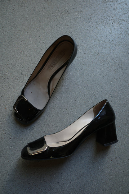 PRADA PATENT LEATHER HEELS /W BUCKLES