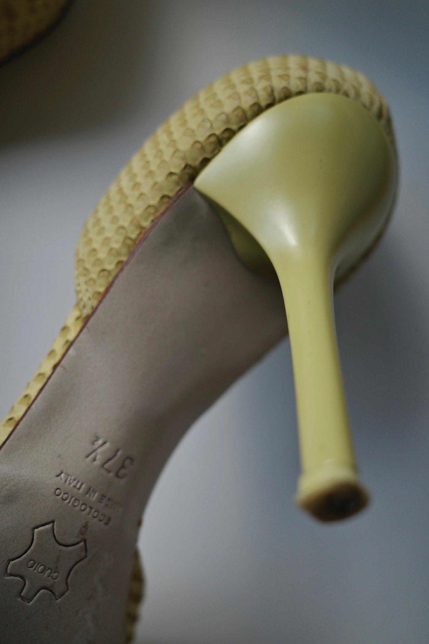 VINTAGE SNAKE PRINT STILETTOS