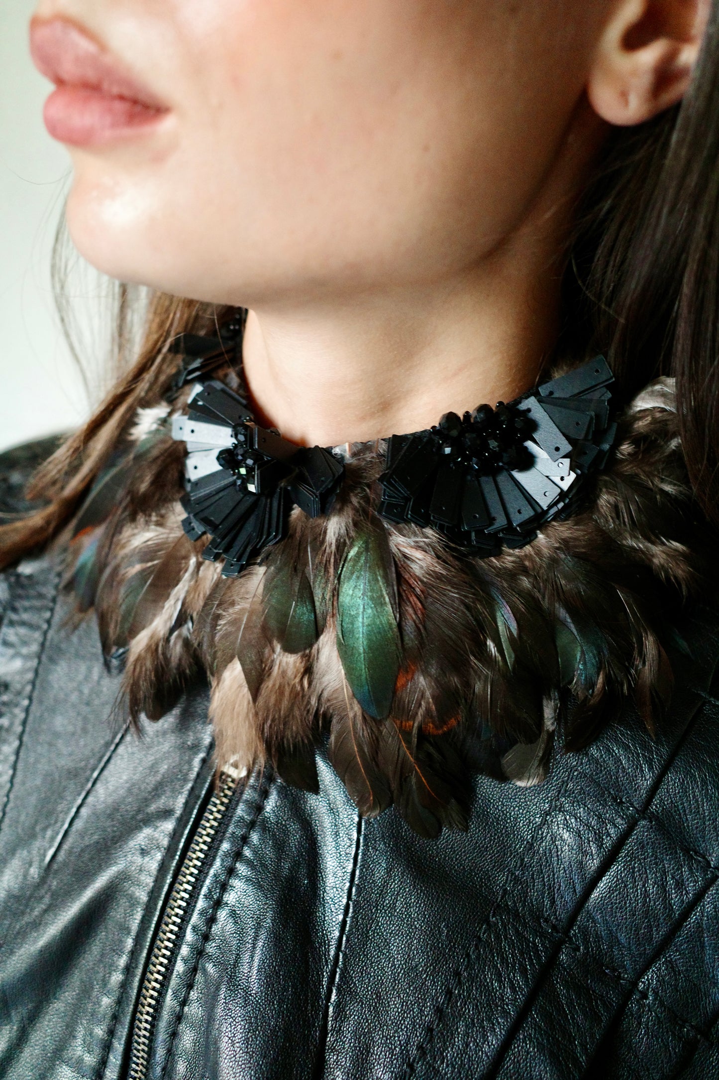 VINTAGE FEATHER COLLAR