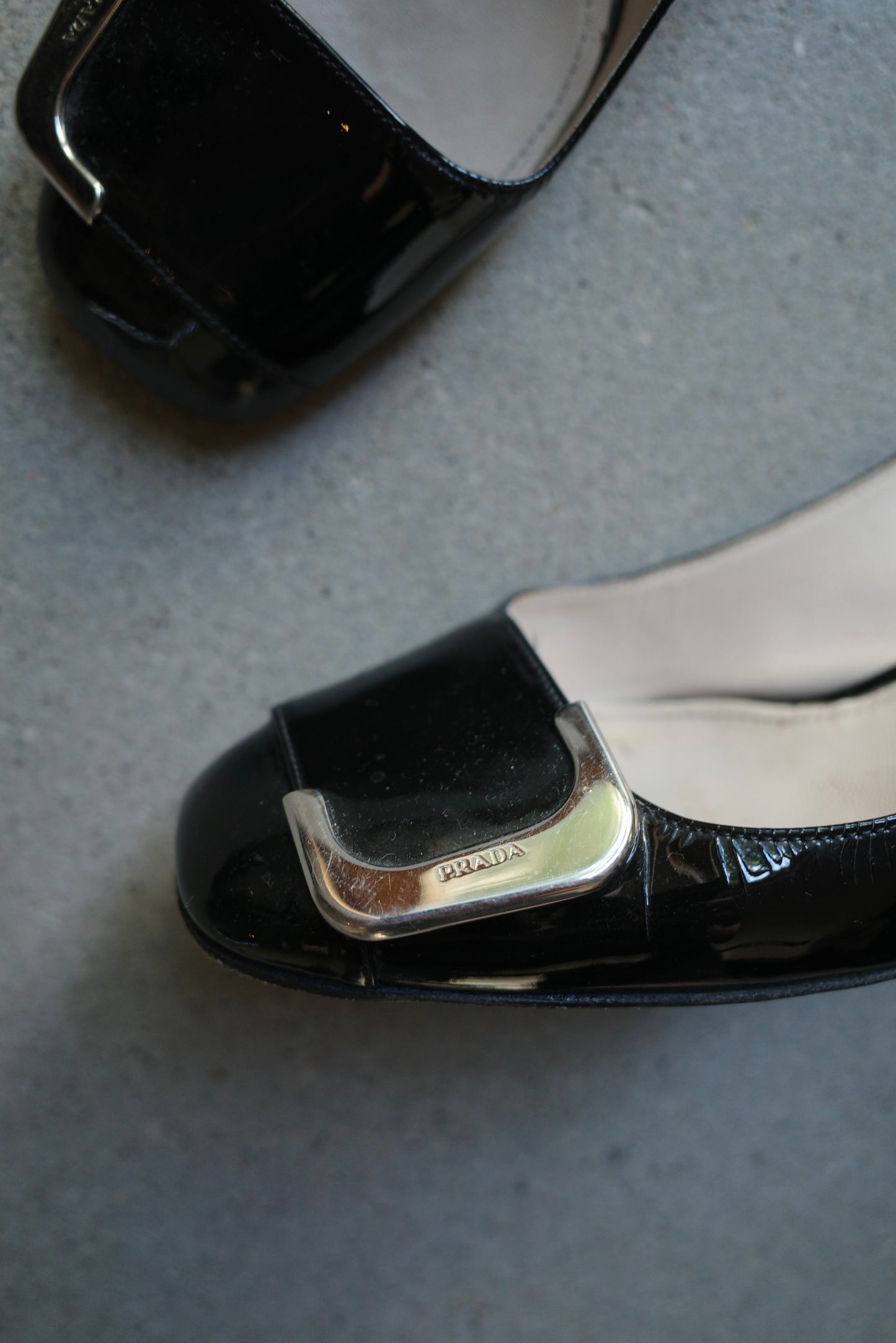 PRADA PATENT LEATHER HEELS /W BUCKLES