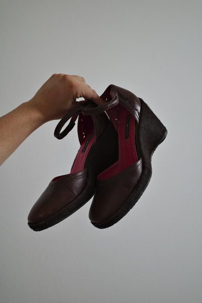 DKNY PONY WEDGES