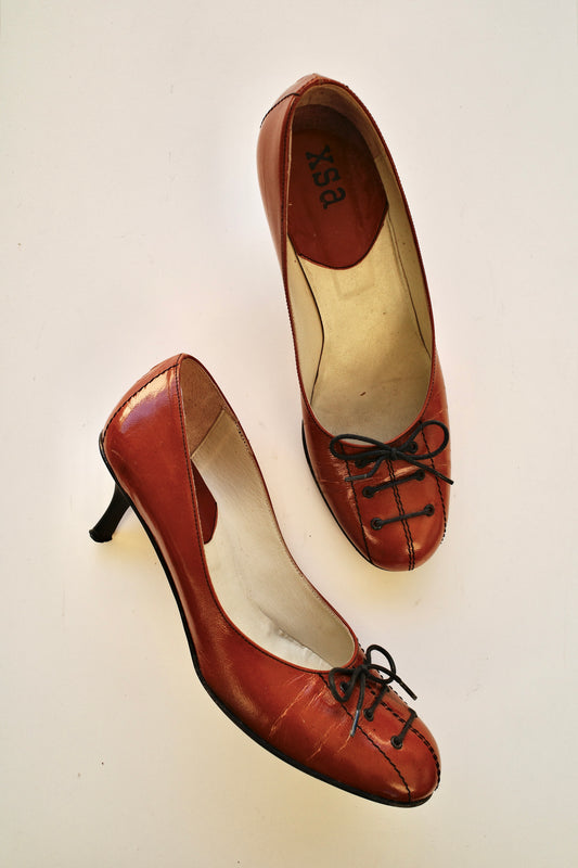 VINTAGE BOW KITTEN HEELS