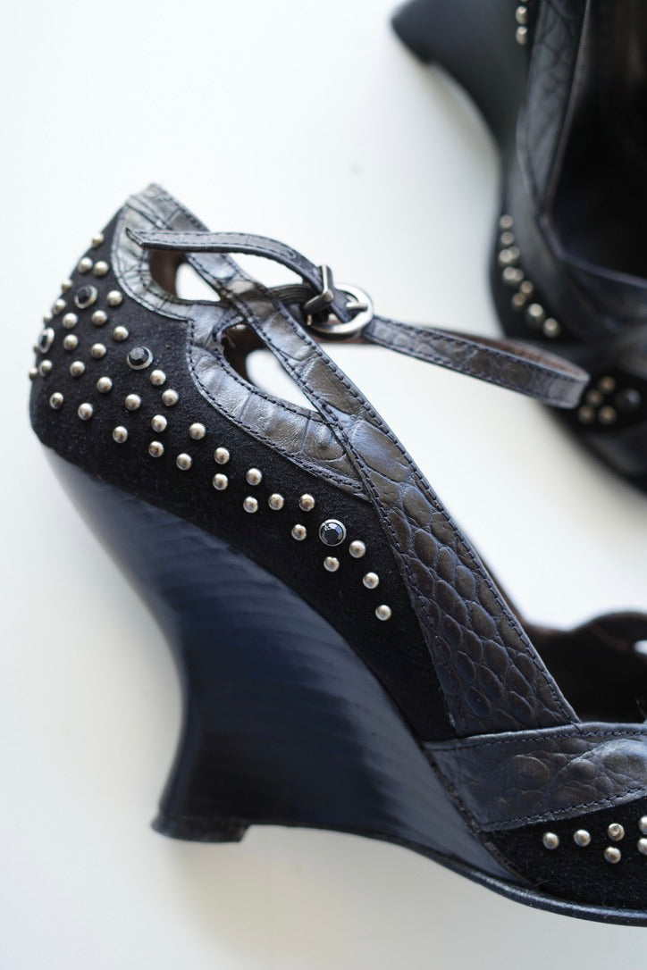 EL DANTES STUDDED SCULPTURAL WEDGES