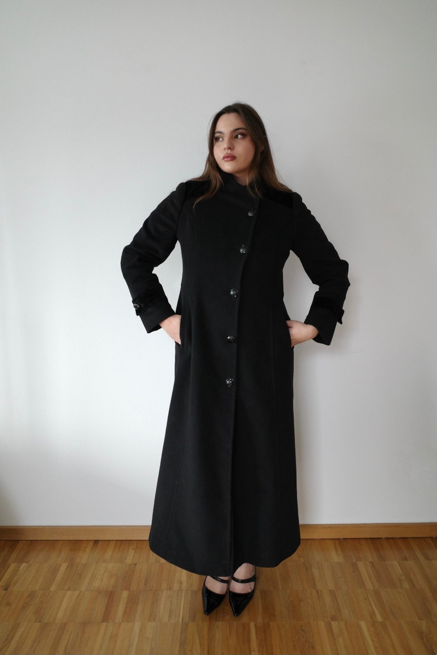 LONG BUTTONED COAT