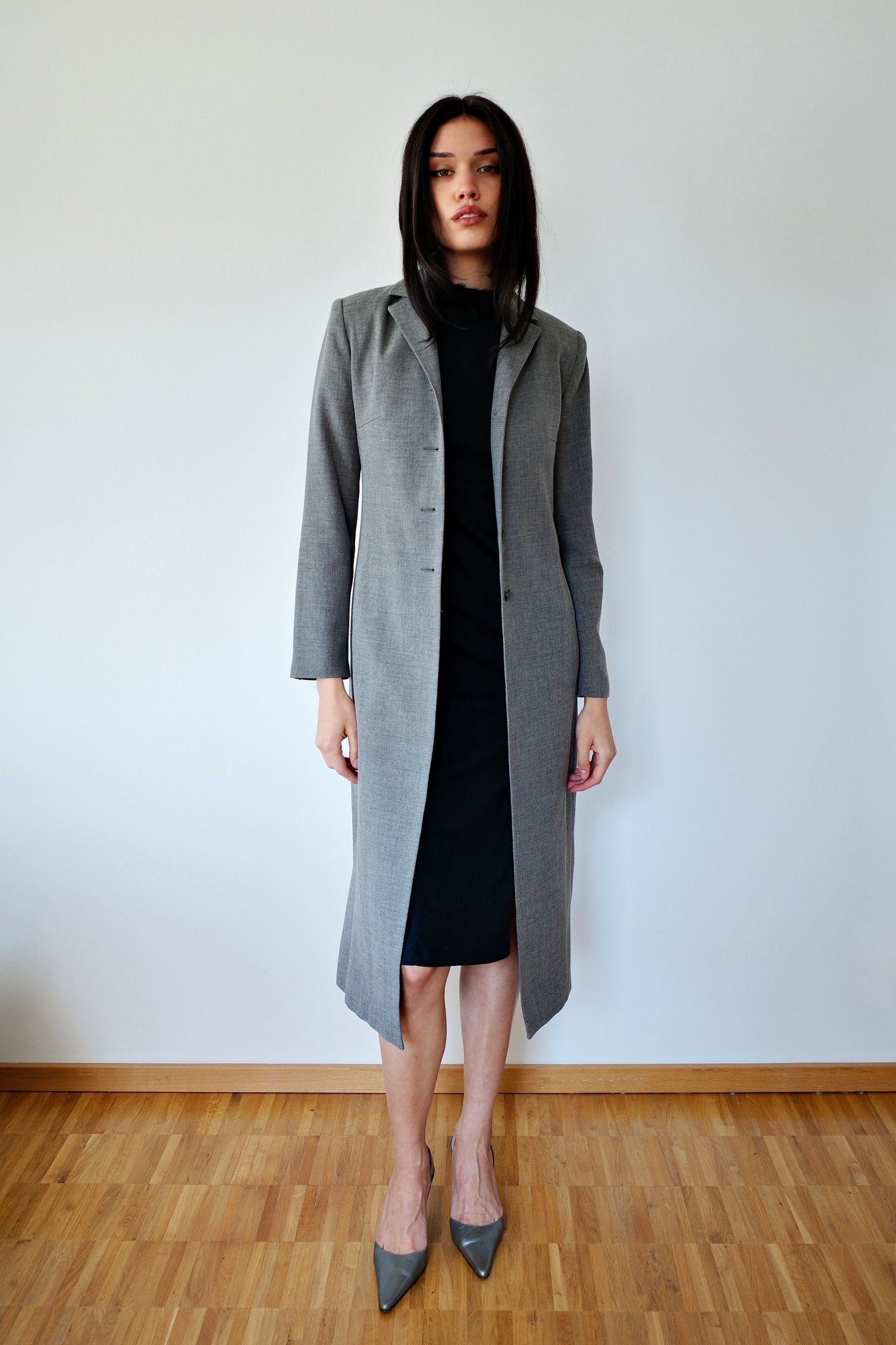 LIGHTWEIGHT MINIMALIST COAT
