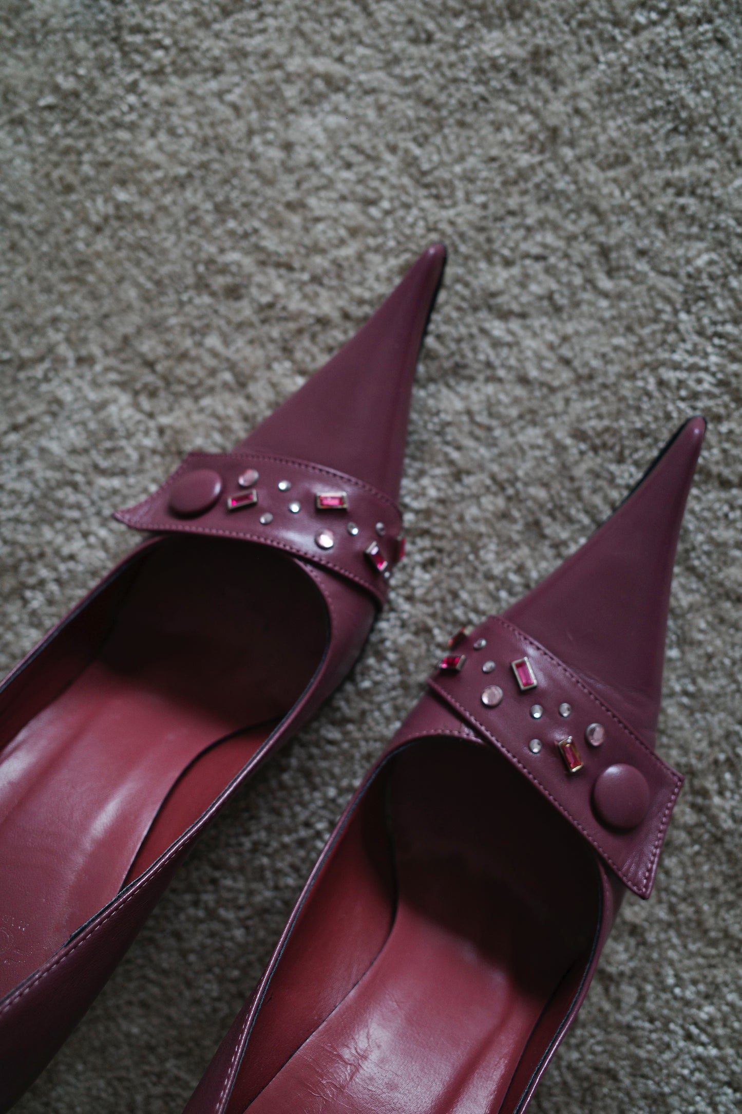 VINTAGE ULTRA POINTY STILETTOS