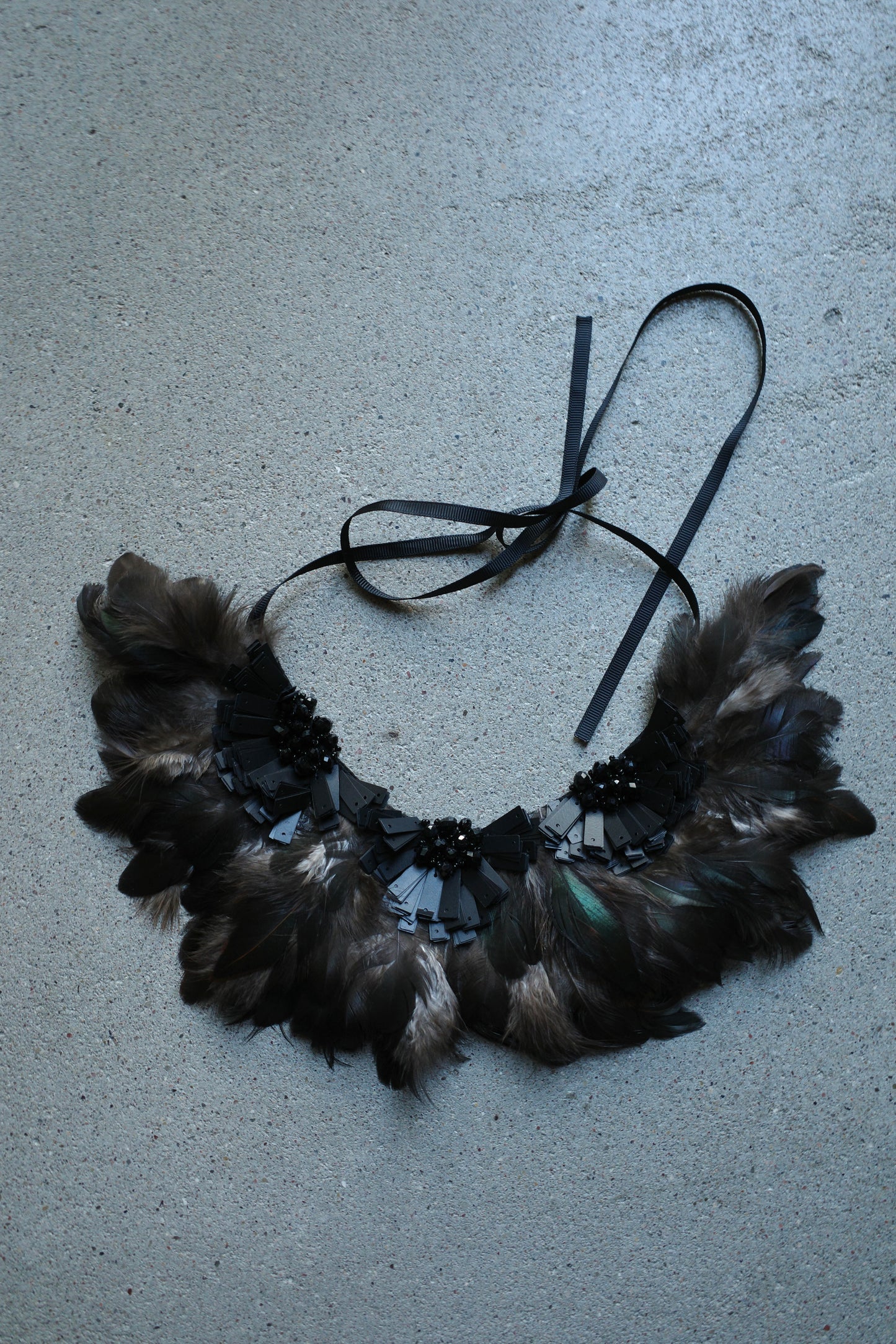 VINTAGE FEATHER COLLAR