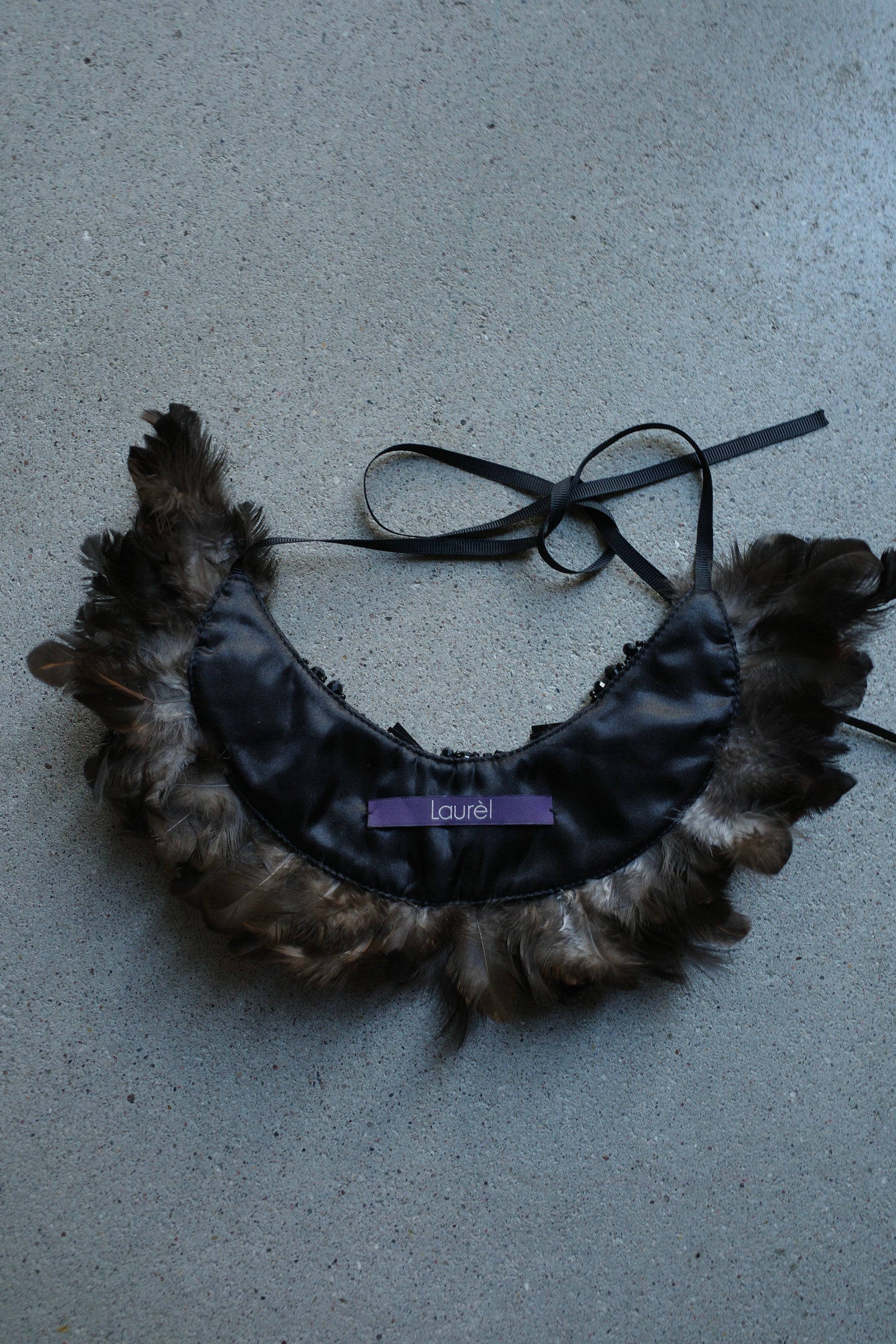 VINTAGE FEATHER COLLAR