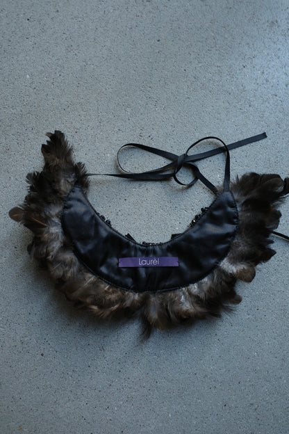 VINTAGE FEATHER COLLAR