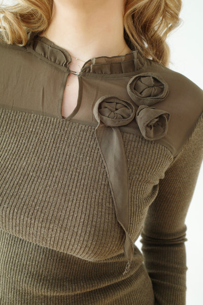 KNIT LONGSLEEVE WITH FLOWER BROOCH