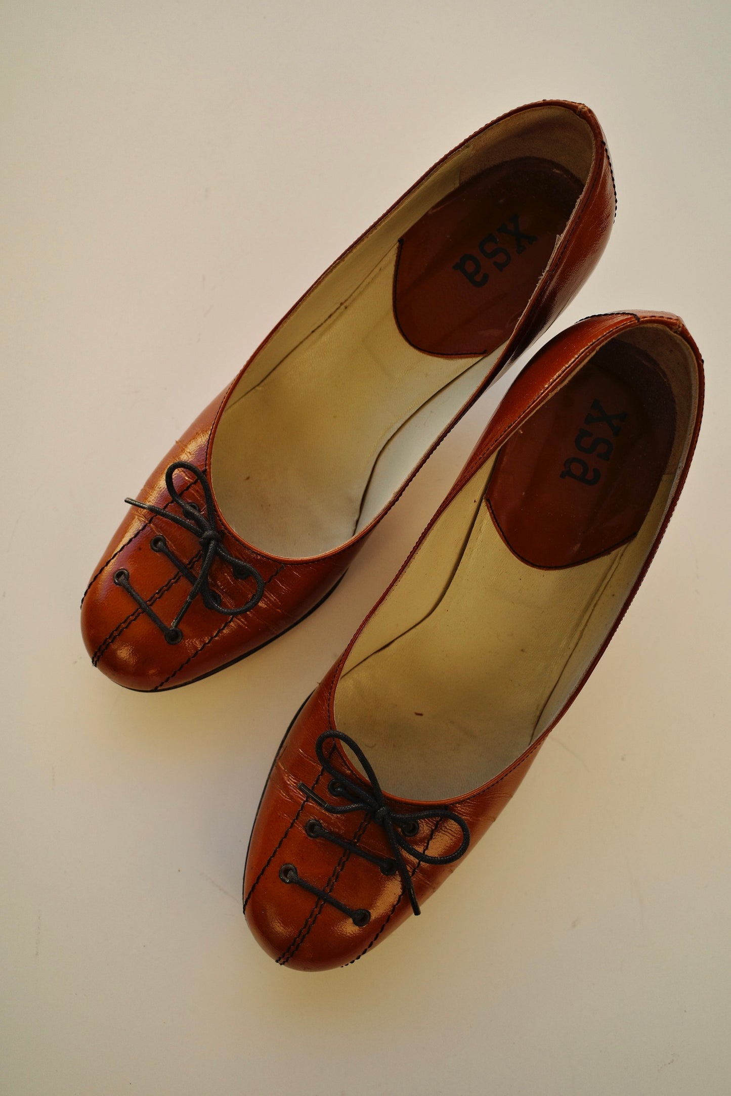 VINTAGE BOW KITTEN HEELS