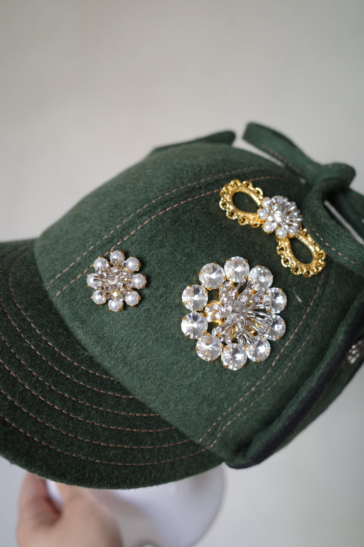 MIU MIU F/W 2019 BROOCH WOOL CAP