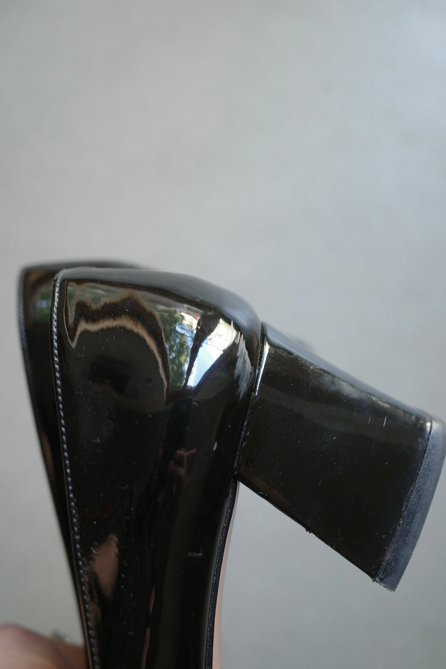 PRADA PATENT LEATHER HEELS /W BUCKLES