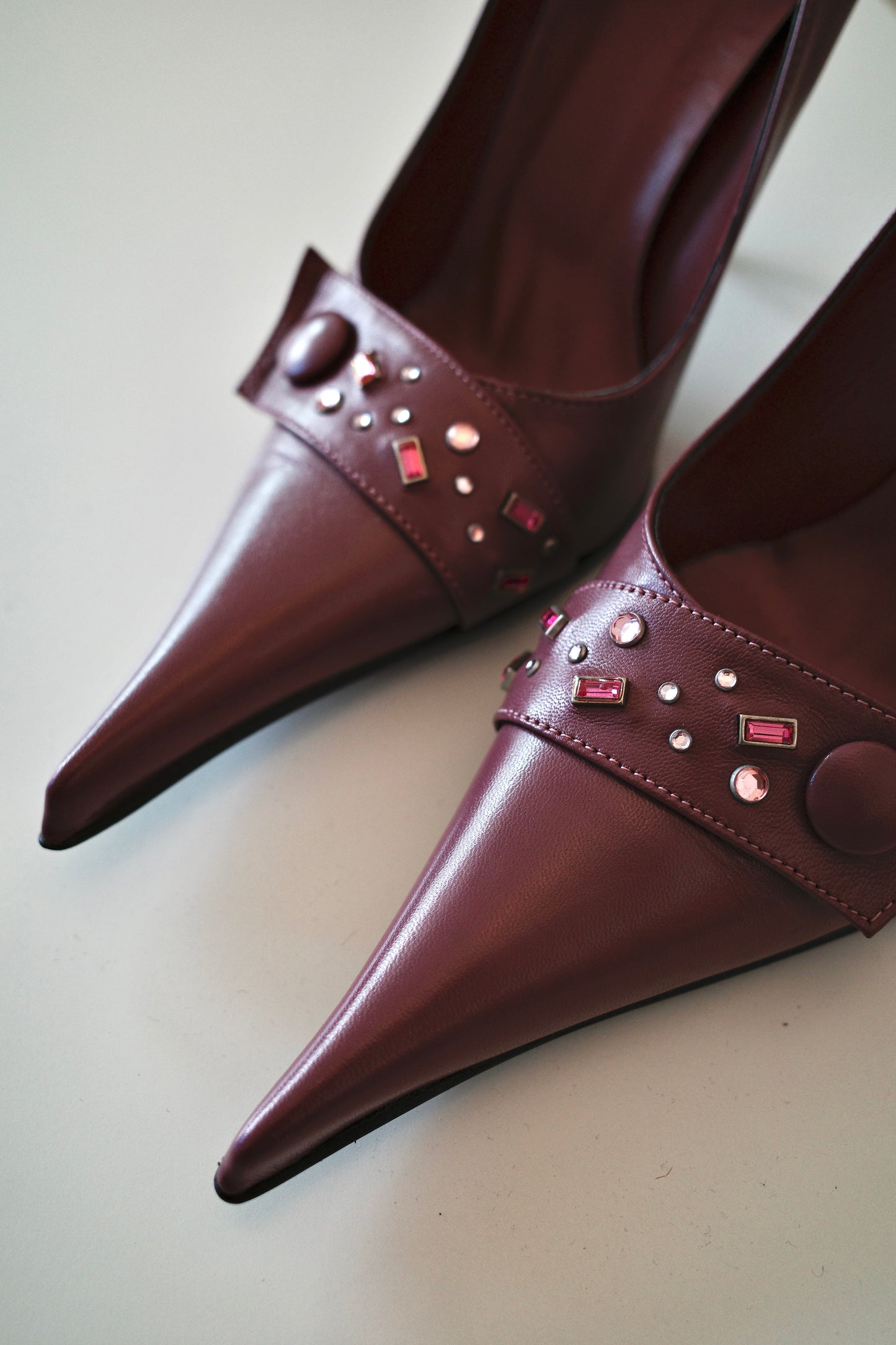 VINTAGE ULTRA POINTY STILETTOS