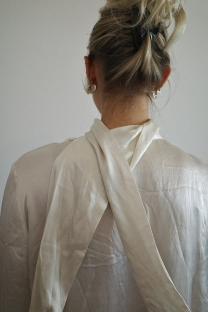 VINTAGE SILK BLOUSE /W SCARF