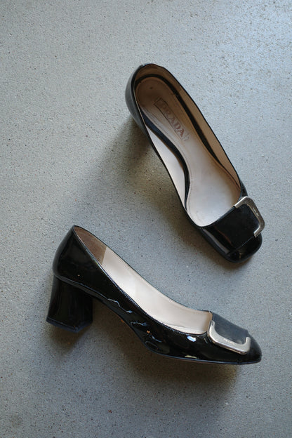 PRADA PATENT LEATHER HEELS /W BUCKLES
