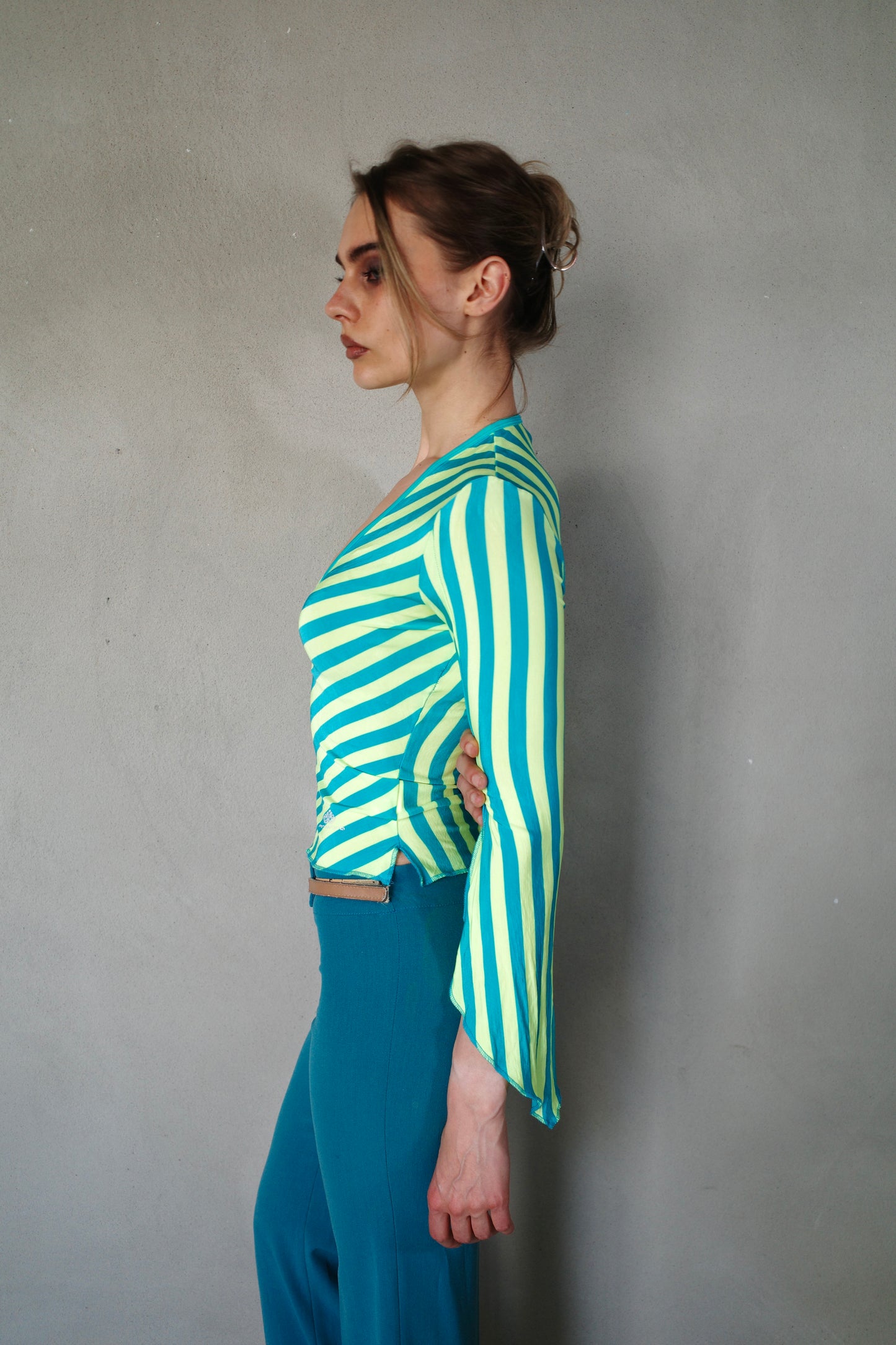 FLARED SLEEVE STRIPE SHIRT