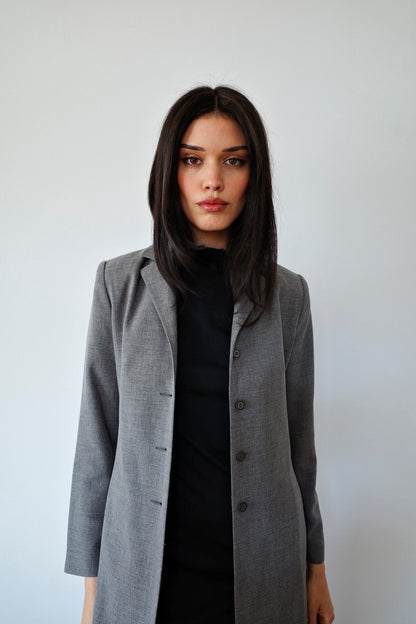 LIGHTWEIGHT MINIMALIST COAT