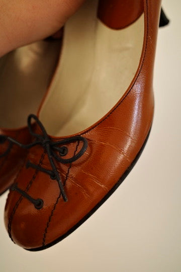 VINTAGE BOW KITTEN HEELS