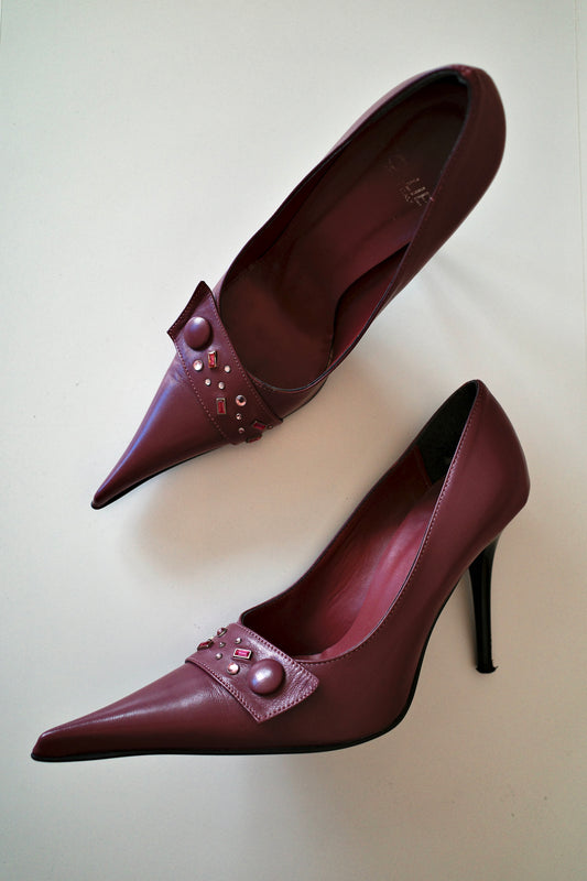 VINTAGE ULTRA POINTY STILETTOS