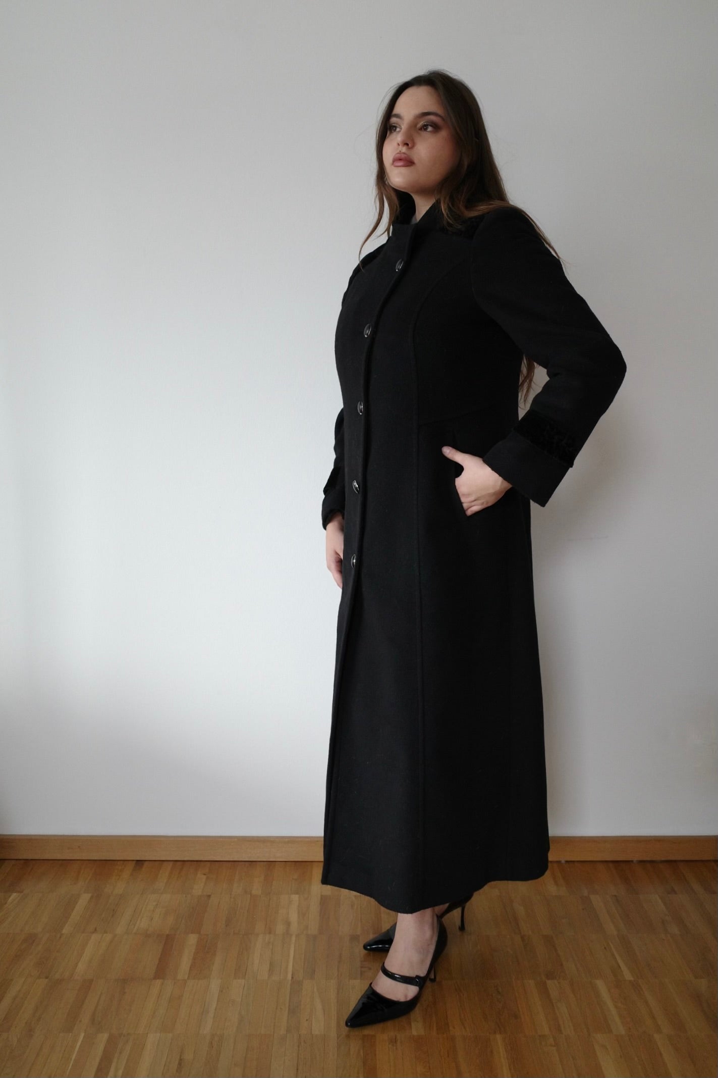 LONG BUTTONED COAT