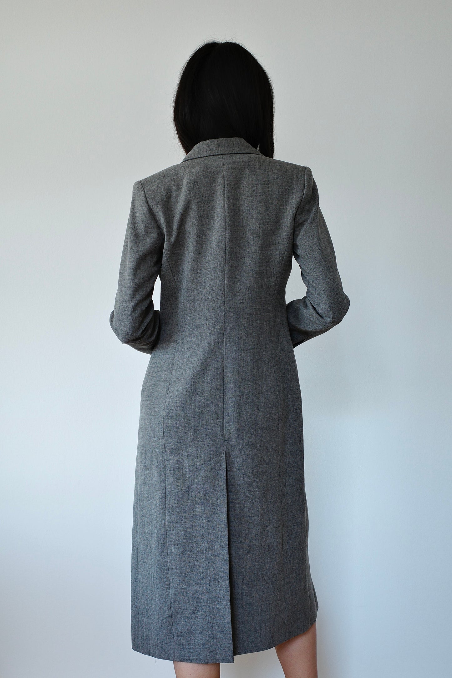 LIGHTWEIGHT MINIMALIST COAT