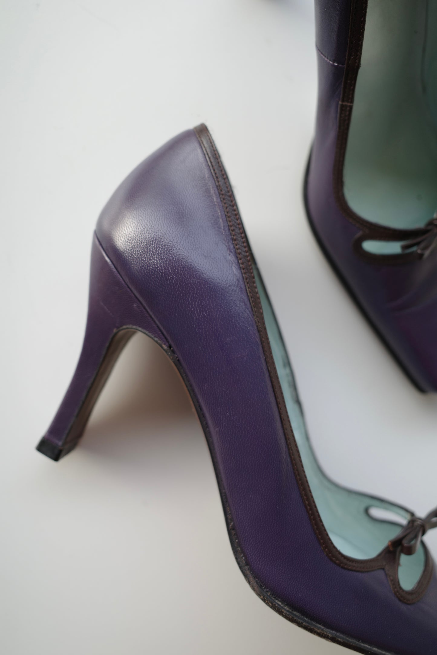 VINTAGE LEATHER PUMPS