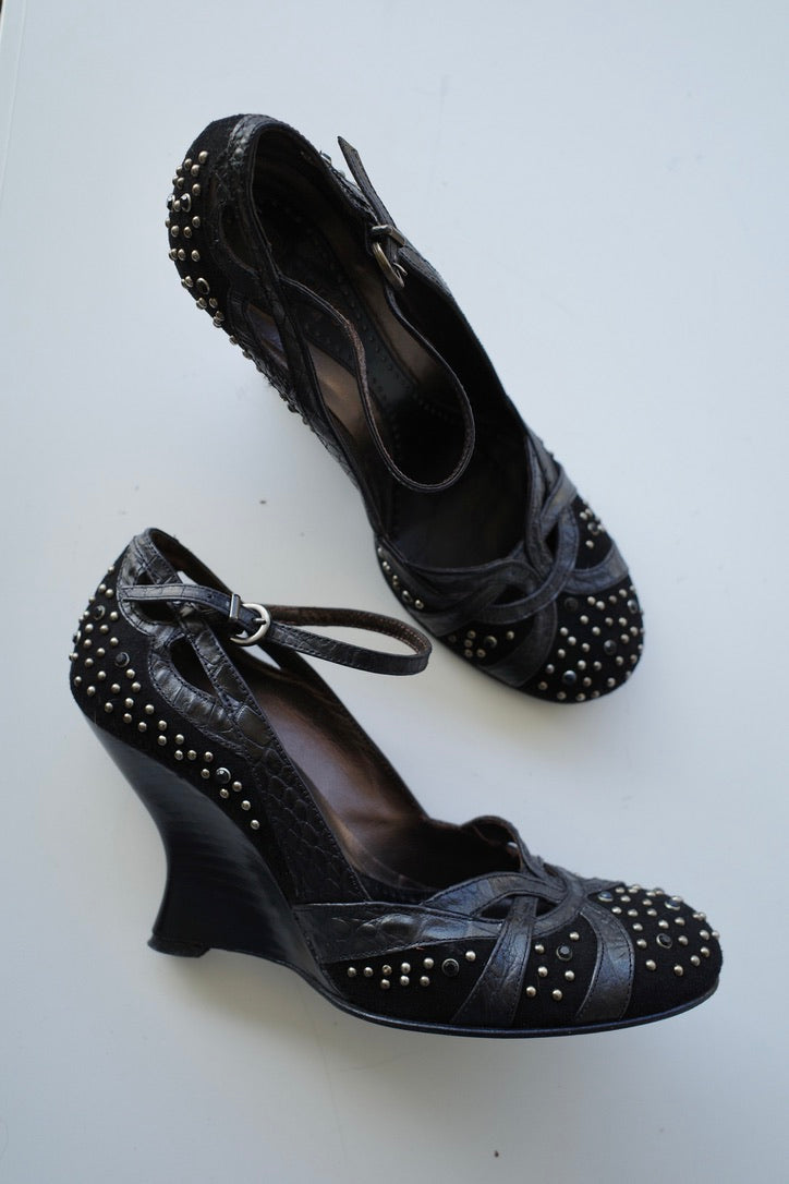 EL DANTES STUDDED SCULPTURAL WEDGES