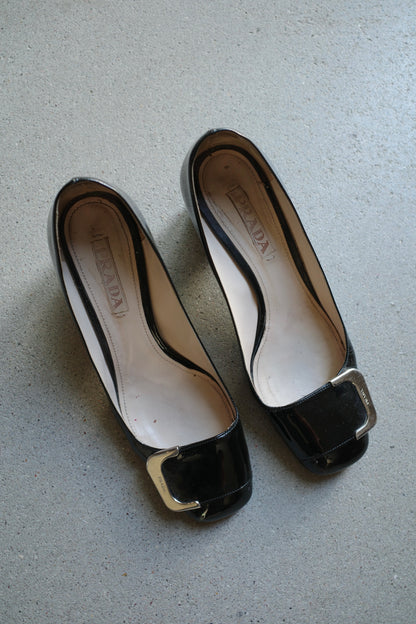 PRADA PATENT LEATHER HEELS /W BUCKLES