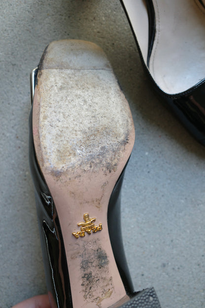 PRADA PATENT LEATHER HEELS /W BUCKLES