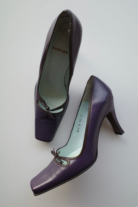 VINTAGE LEATHER PUMPS