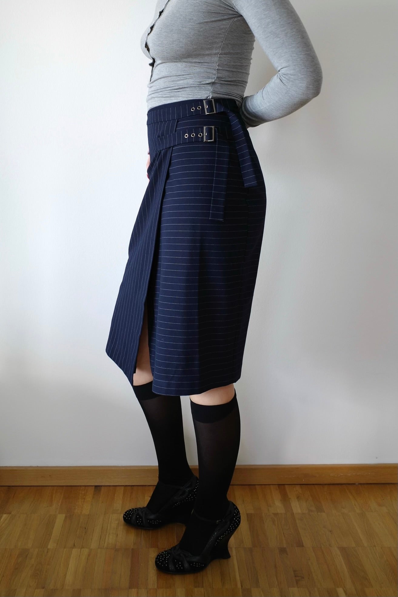 BUCKLED PINSTRIPE MIDI SKIRT