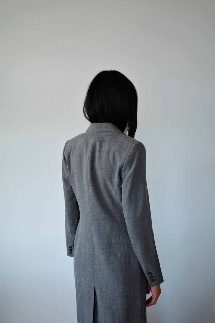 LIGHTWEIGHT MINIMALIST COAT