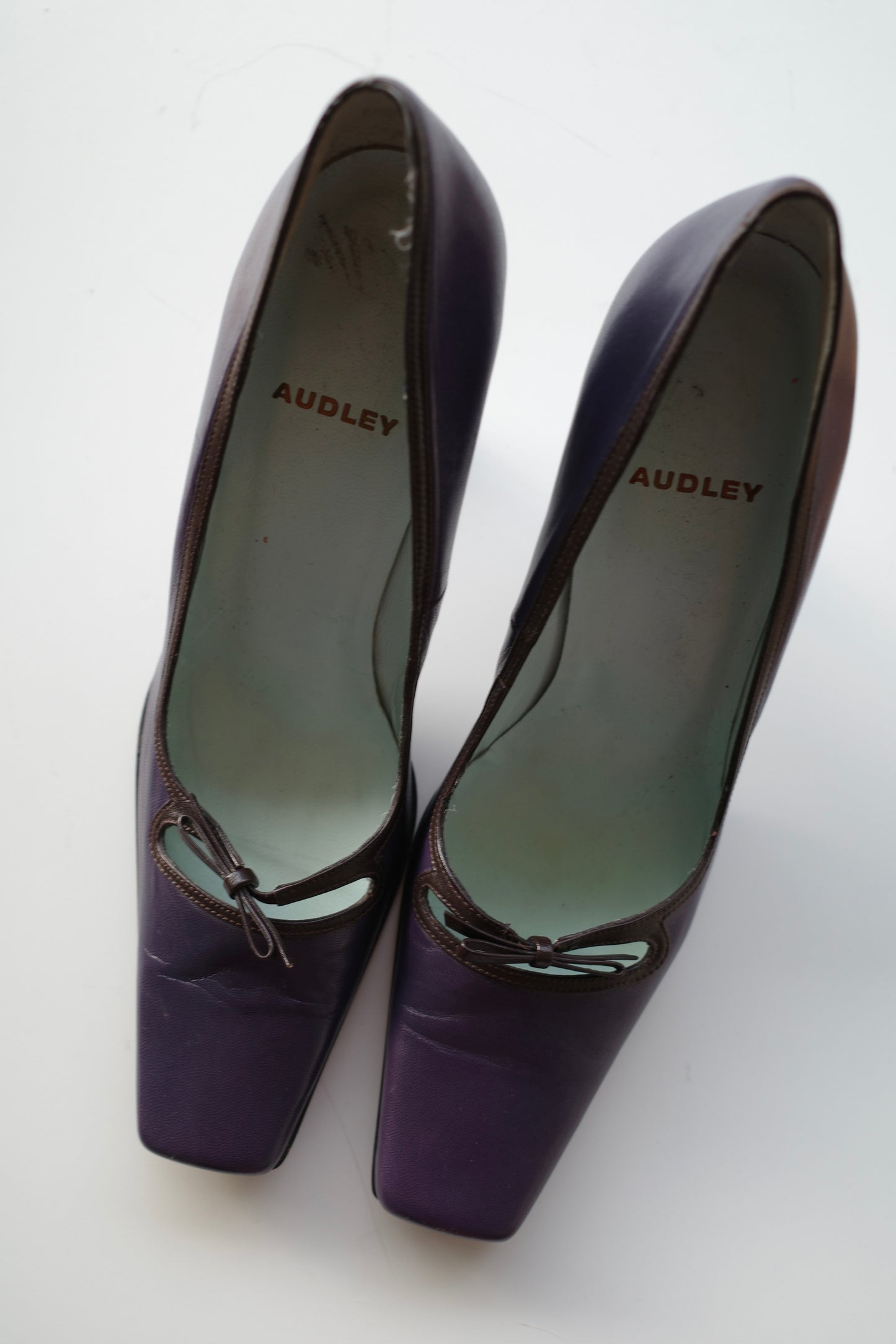 VINTAGE LEATHER PUMPS