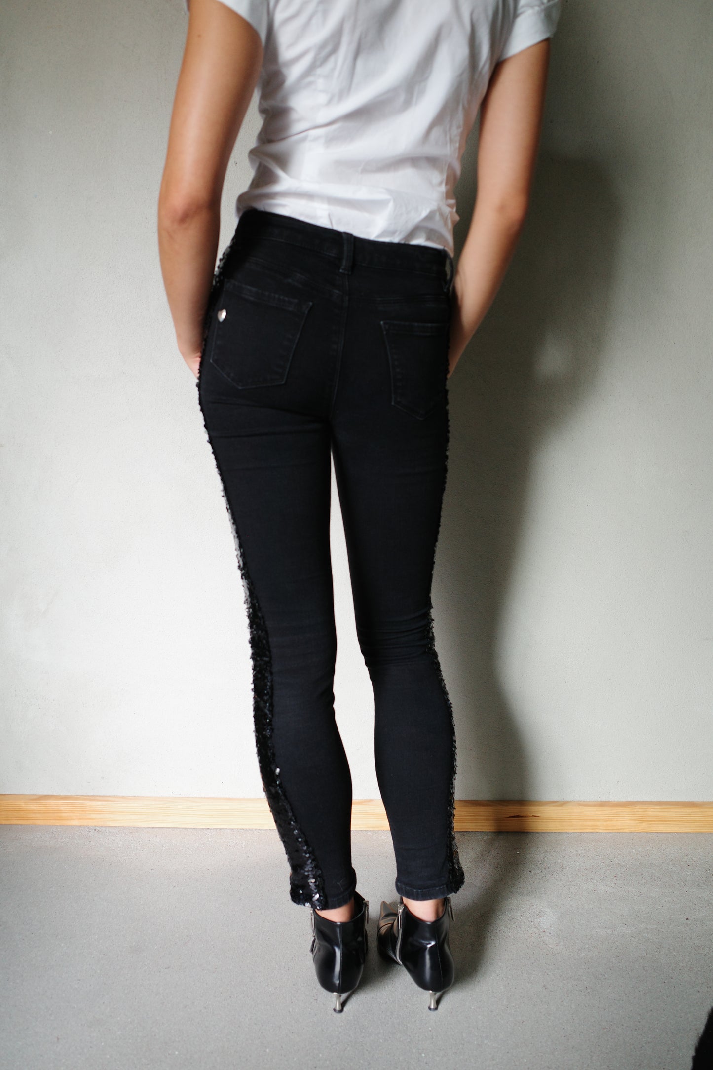 ITALIAN VINTAGE SKINNYJEANS /W SEQUINS