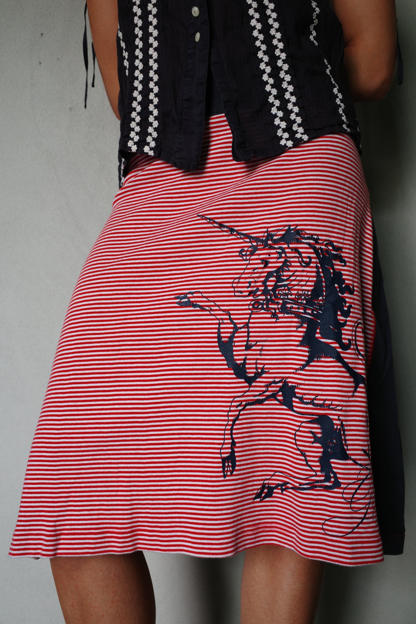 GSUS STRIPED MIDISKIRT UNICORN PRINT